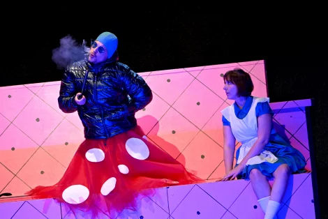 Szenenbild alice im – Bild von wunderland 3 volker beushausen 3