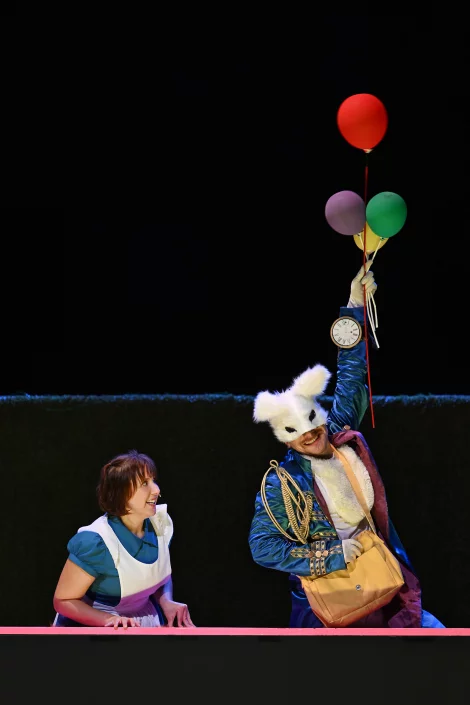 Szenenbild alice im – Bild von wunderland 4 volker beushausen 2