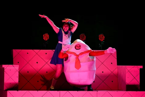 Szenenbild alice im – Bild von wunderland 7 volker beushausen 1