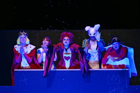 Szenenbild alice im – Bild von wunderland 8 volker beushausen 1