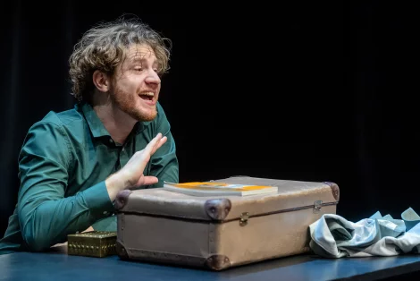 Szenenbild bekenntnisse des – Bild von hochstaplers felix krull 10 volker beushausen