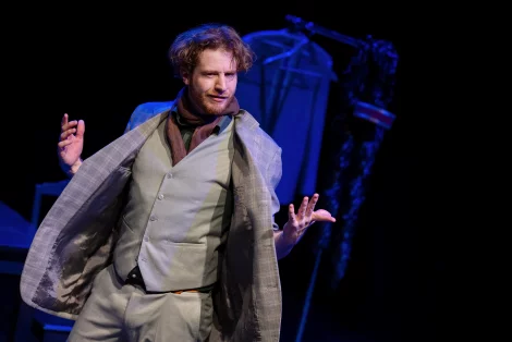 Szenenbild bekenntnisse des – Bild von hochstaplers felix krull 4 volker beushausen