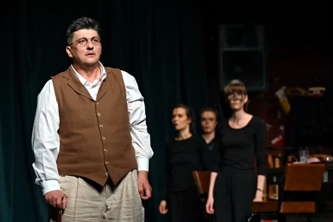 Szenenbild der theatermacher – Bild von 11 volker beushausen