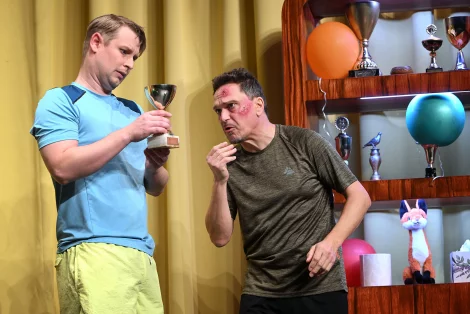 Szenenbild der zerbrochne – Bild von krug 1