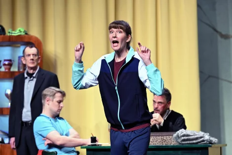 Szenenbild der zerbrochne – Bild von krug 10