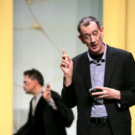 Szenenbild der zerbrochne – Bild von krug 17 volker beushause 1