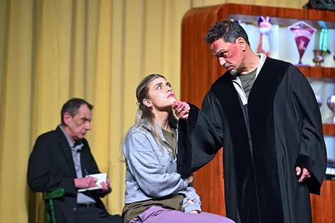 Szenenbild der zerbrochne – Bild von krug 3