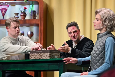 Szenenbild der zerbrochne – Bild von krug 5