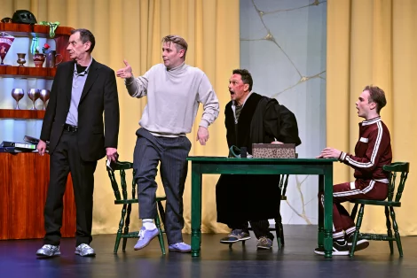 Szenenbild der zerbrochne – Bild von krug 9