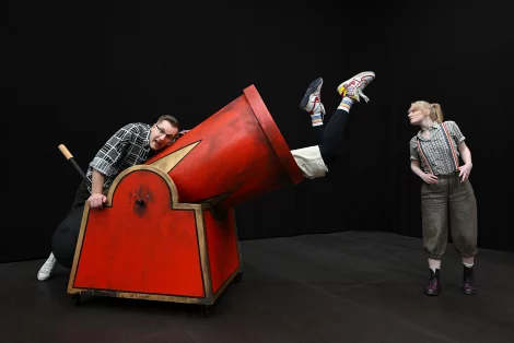 Szenenbild die drei – Bild von fragezeichen kids- zirkus der raetsel probenfotos volker beushausen 1