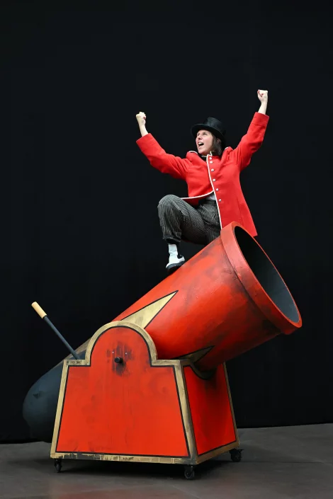 Szenenbild die drei – Bild von fragezeichen kids- zirkus der raetsel probenfotos volker beushausen 3