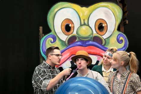 Szenenbild die drei – Bild von fragezeichen kids- zirkus der raetsel probenfotos volker beushausen 5