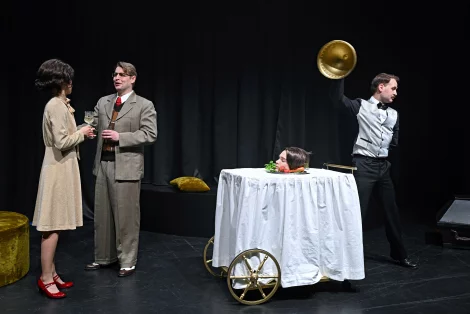 Szenenbild harold und – Bild von maude 3 volker beushausen