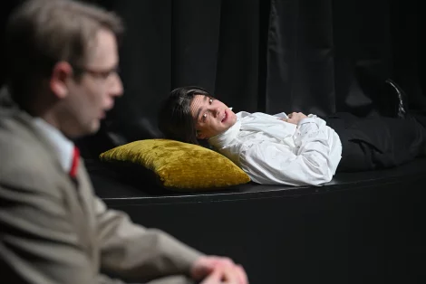 Szenenbild harold und – Bild von maude 5 volker beushausen